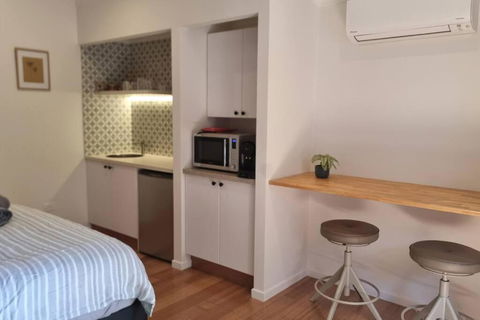 Alcorn Garden Studio Main House Attached-Dog Friendly 2 Mins Walk To Beach - Hotels Melbourne 2