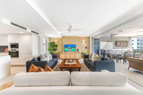 Alex Beach House, 100 Steps To The Sand, With Ocean Views - Hotels Melbourne 3