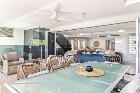 Alex Beach House, 100 Steps To The Sand, With Ocean Views - Hotels Melbourne 2
