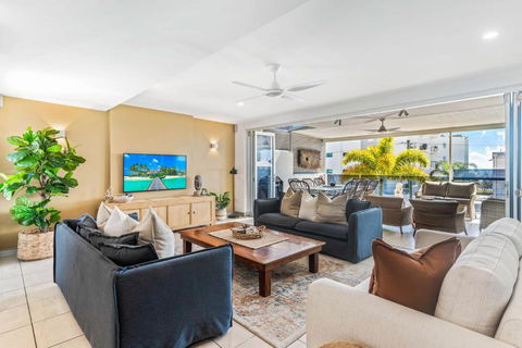 Alex Beach House, 100 Steps To The Sand, With Ocean Views - Hotels Melbourne 4