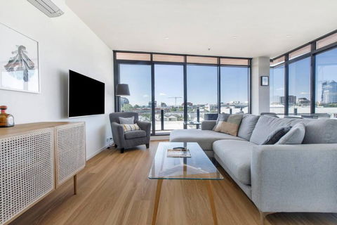 Aloft At Era With Sweeping Balcony Views - Hotels Melbourne 1