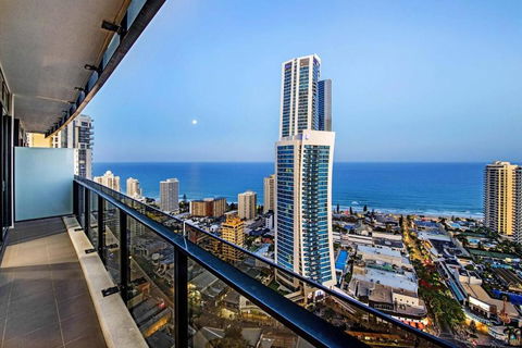 Amazing Location At Circle On Cavill - One Bedroom Self Contained Apartments - Privately Managed - Hotels Melbourne 0