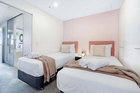 Amazing Location At Circle On Cavill - One Bedroom Self Contained Apartments - Privately Managed - Hotels Melbourne 4