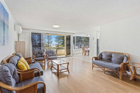 Ambassador Beachfront Apartments - Hosted By Burleigh Letting - Hotels Melbourne 2