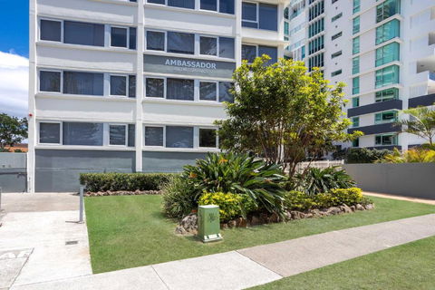Ambassador Beachfront Apartments - Hosted By Burleigh Letting - Hotels Melbourne 0