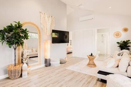 An Idyllic Boho Style Retreat High-end Kitchenware - Hotels Melbourne 1