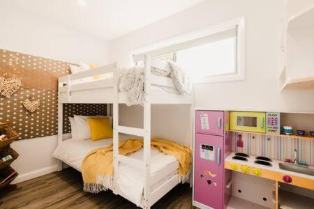 An Idyllic Boho Style Retreat High-end Kitchenware - Hotels Melbourne 4