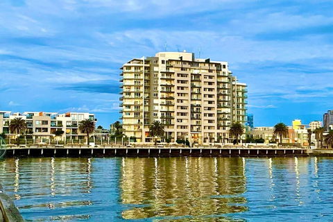 Amzing Ocean View Spacious Three Bedrooms Apartment Port Melbourne - Hotels Melbourne 3