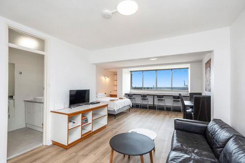 Apartment 201 - Fremantle Studio Apartment With Ocean And Harbour Views - Hotels Melbourne 4