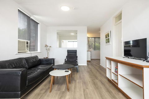 Apartment 201 - Fremantle Studio Apartment With Ocean And Harbour Views - Hotels Melbourne 3