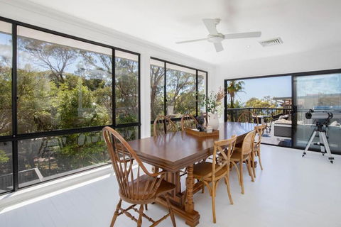 Aqua Vistas - Coastal Gem With Serene Spa Experience - Hotels Melbourne 3