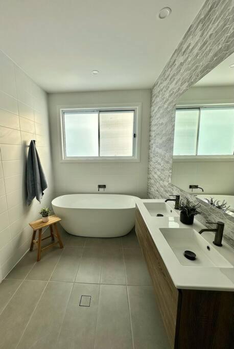 Aquila Beach Retreat - Hotels Melbourne 1