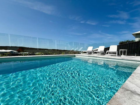 Aquila Beach Retreat - Hotels Melbourne 2