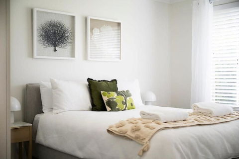 Artful Abode - Duntryleague, Vibrant Decor - Hotels Melbourne 1