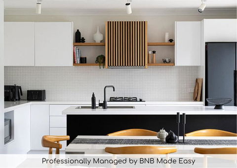 Artful Abode - Duntryleague, Vibrant Decor - Hotels Melbourne 0