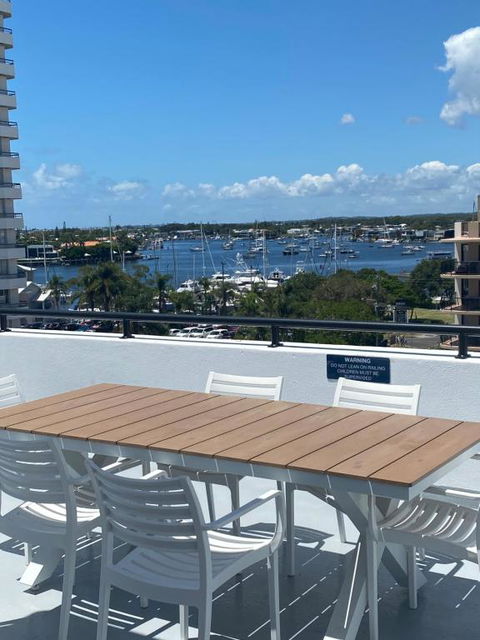 At The Beach Mooloolaba, Private Rooftop With Spa, 50m To Beach, Surfclub And Esplanade - Hotels Melbourne 1