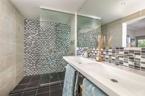 At Waves Penthouse Unit15 - Hotels Melbourne 2