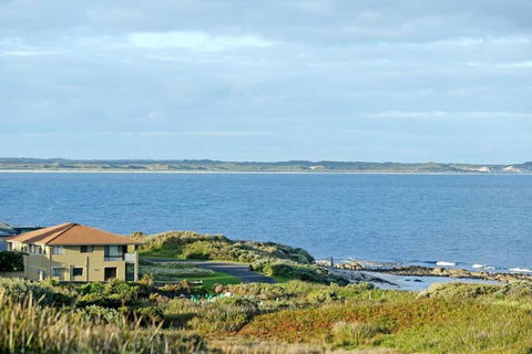 Augusta Beachfront - Watch The Whales Go By - Hotels Melbourne 0
