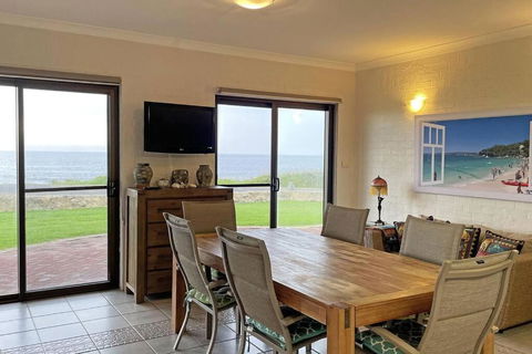 Augusta Beachfront - Watch The Whales Go By - Hotels Melbourne 3