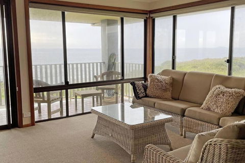 Augusta Beachfront - Watch The Whales Go By - Hotels Melbourne 4