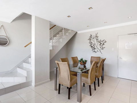 Aura Apartments Unit 13 59 Shoal Bay Road - Hotels Melbourne 3