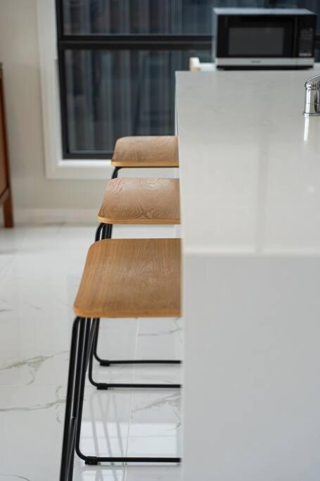 Austral Spacious Large 5 Br Home With Central AC - Hotels Melbourne 3