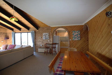 Aviemore - 2 14 Cobbodah Street - Hotels Melbourne 4