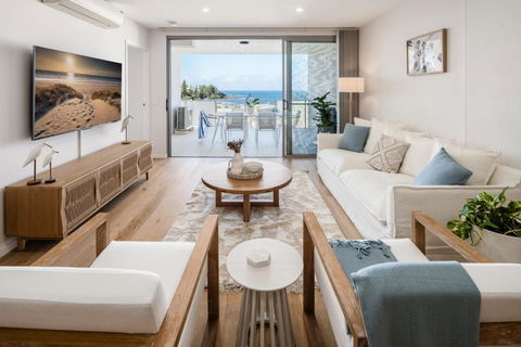 Azure Oceanside Apartment At Kings Beach - Hotels Melbourne 0
