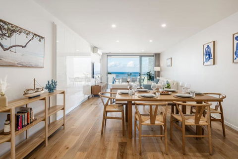 Azure Oceanside Apartment At Kings Beach - Hotels Melbourne 4