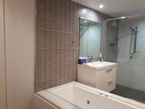 Hinchinbrook Holiday Apartments - Hotels Melbourne 5