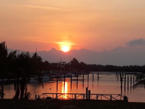 Hinchinbrook Holiday Apartments - Hotels Melbourne 18