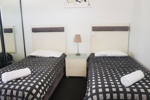 Hinchinbrook Holiday Apartments - Hotels Melbourne 12