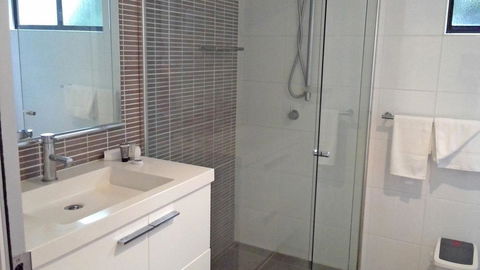 Hinchinbrook Holiday Apartments - Hotels Melbourne 9