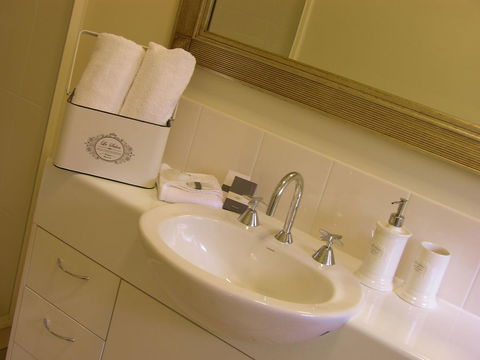 Apple Tree Cottage Montville - Hotels Melbourne 19