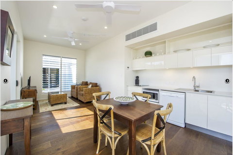 Reflections Topaz Villa 2 - Hotels Melbourne 6