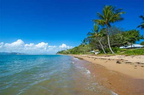 Reflections Topaz Villa 2 - Hotels Melbourne 2