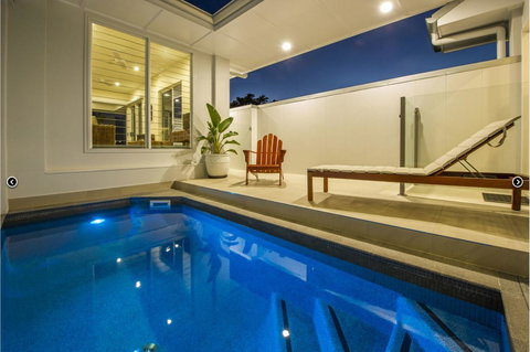 Reflections Topaz Villa 2 - Hotels Melbourne 1