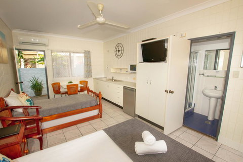 Tropical Palms Resort & 4WD Hire - Hotels Melbourne 5