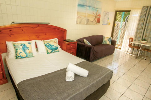 Tropical Palms Resort & 4WD Hire - Hotels Melbourne 8