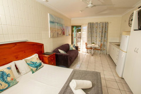 Tropical Palms Resort & 4WD Hire - Hotels Melbourne 9