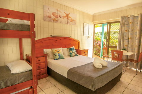 Tropical Palms Resort & 4WD Hire - Hotels Melbourne 2