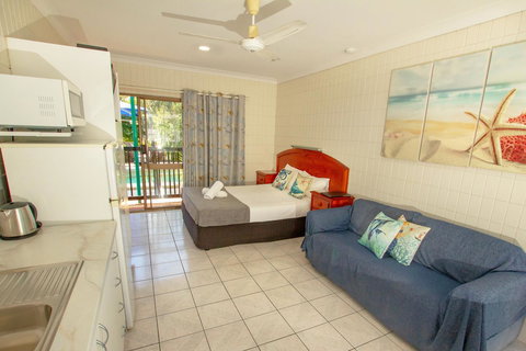Tropical Palms Resort & 4WD Hire - Hotels Melbourne 0