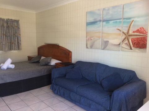 Tropical Palms Resort & 4WD Hire - Hotels Melbourne 1