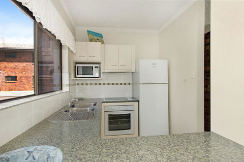 Waterviews,Pool, Wifi Its All Here !- Welsby Pde, Bongaree - Hotels Melbourne 5