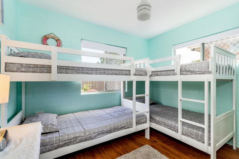 Charm And Comfort In This Ground Floor Unit With Water Views! Welsby Pde, Bongaree - Hotels Melbourne 13