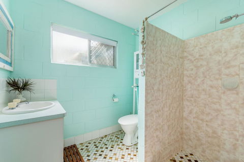 Charm And Comfort In This Ground Floor Unit With Water Views! Welsby Pde, Bongaree - Hotels Melbourne 11