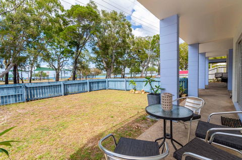 Charm And Comfort In This Ground Floor Unit With Water Views! Welsby Pde, Bongaree - Hotels Melbourne 0