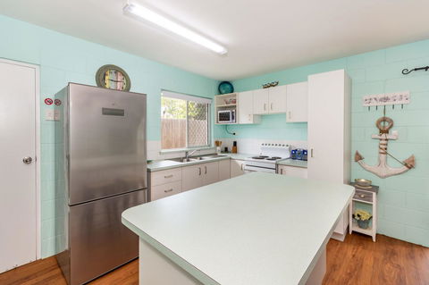 Charm And Comfort In This Ground Floor Unit With Water Views! Welsby Pde, Bongaree - Hotels Melbourne 10
