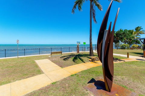 Charm And Comfort In This Ground Floor Unit With Water Views! Welsby Pde, Bongaree - Hotels Melbourne 5