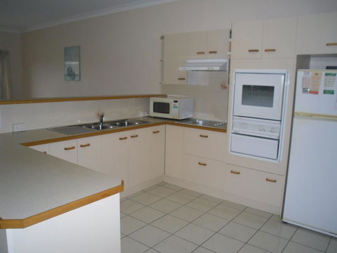 Ground Floor, Family Unit On The Canal With Free WIFI! - Hotels Melbourne 10